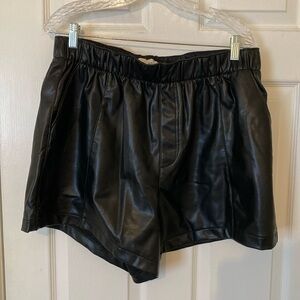 Abercrombie & Fitch High waisted Faux leather shorts - L
